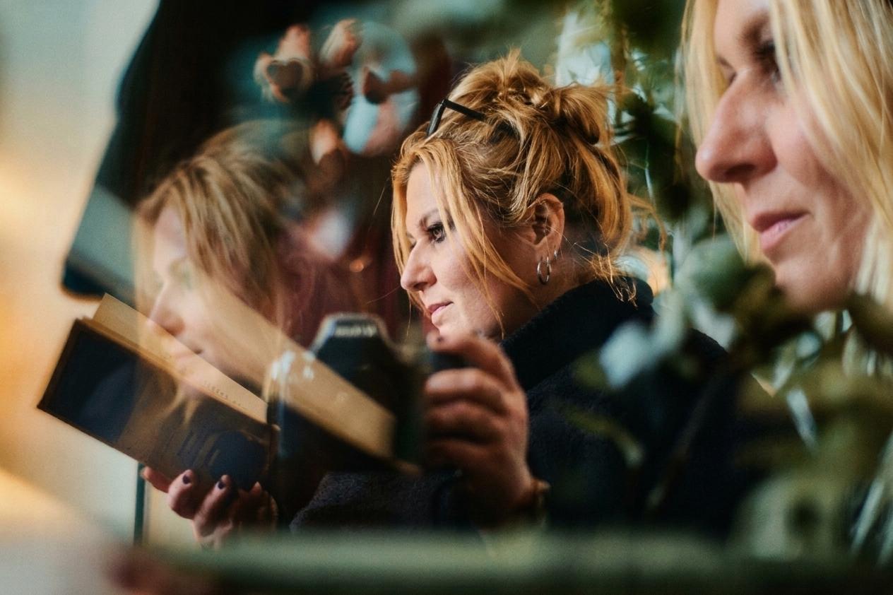 Barevný autoportrét fotografky Soni Šeré